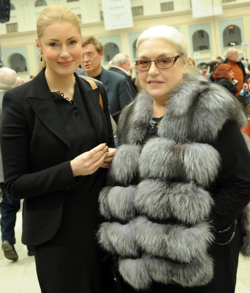 Мария Шукшина впервые о разборках с сестрой Ольгой: «Она постоянно подает в суд то на меня, то на маму»