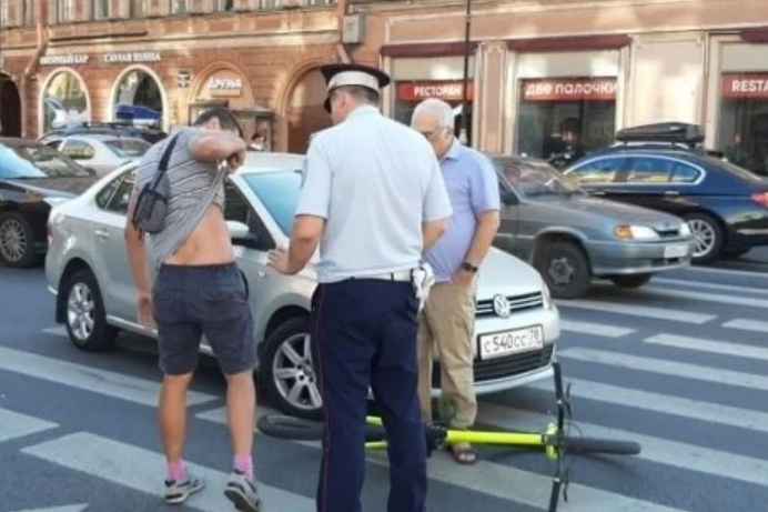Сбитый велосипедист, подкуп на Первом и домогательства. Скандалы Александра Друзя