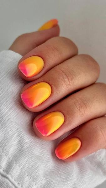 Mango nails: самый сочный оттенок для летнего маникюра
