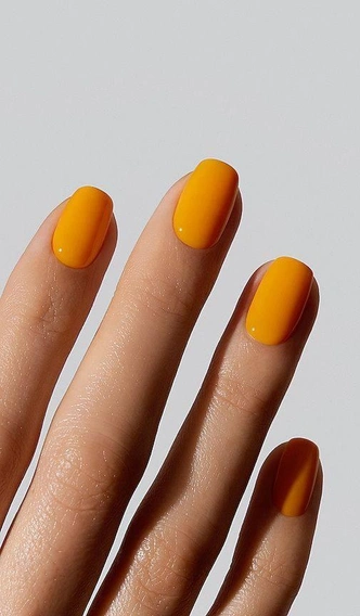 Mango nails: самый сочный оттенок для летнего маникюра