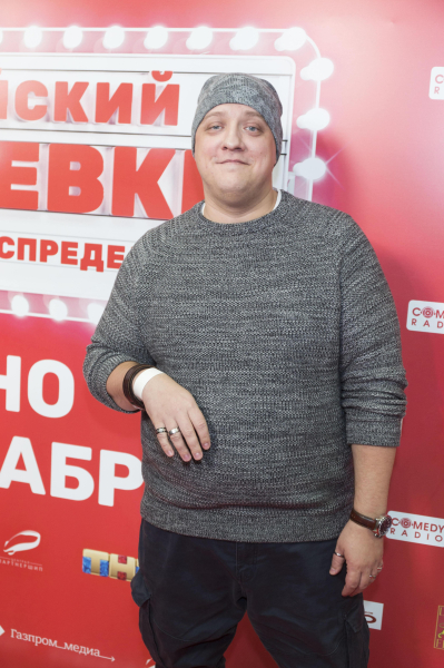 Мухич из «Полицейского с Рублевки» Роман Попов ослеп на один глаз и ждет химиотерапию после рецидива рака мозга
