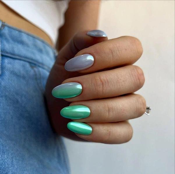 От нюда до тропиков и лазури: как летом 2025 модно носить chrome nails